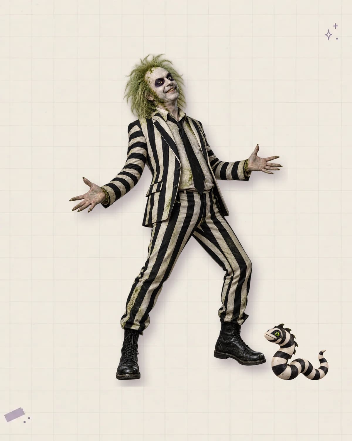 Beetlejuice com roupa listrada em preto e branco, maquiagem pálida e cabelo verde desalinhado, acompanhado por um sandworm